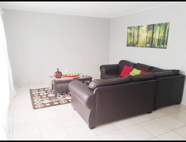 3 BEDROOM TOWNHOUSE RENTED IN ST GEORGES PARK
